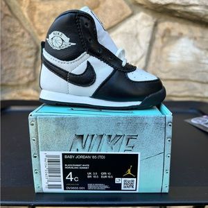 Air Jordan 1 High 85 “Black White” Size 4c Toddler